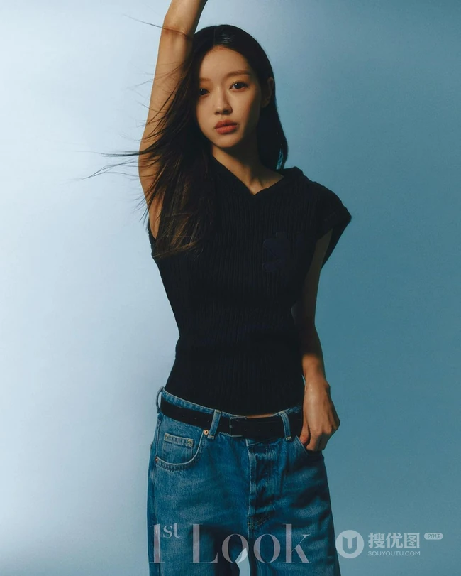 韩国女团歌手成员YooA时尚个性写真登杂志图片