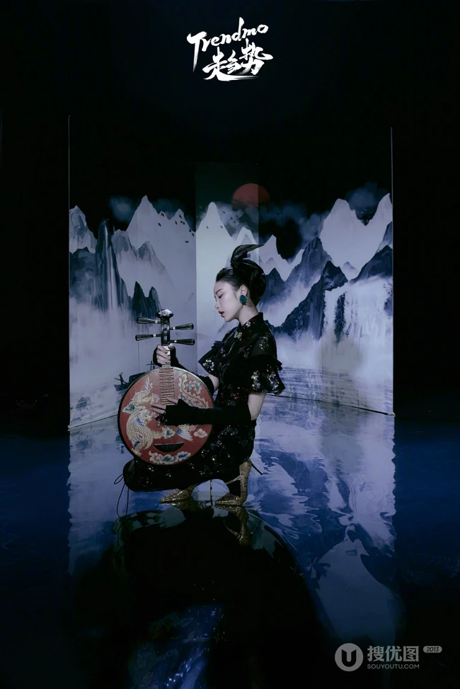 张月清冷悠扬古装水墨风格写真大片，尽情展现东方美人风情