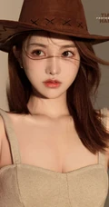 超气质的牛仔妹子，身材有致，漂亮动人的紧身肩带家居服牛仔裤女生高清图集