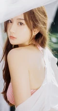 浪漫午后，身着粉色条纹家居服的漂亮女生户外花间超清新唯美写真美照图集
