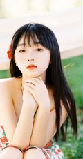 吊室内享受户外清新的甜美可爱少女身着玫瑰花肩带裙超好看唯美写真图集
