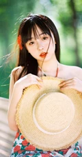 吊室内享受户外清新的甜美可爱少女身着玫瑰花肩带裙超好看唯美写真图集