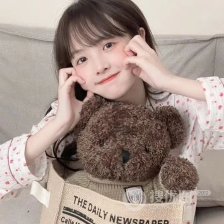 和宠物猫，宠物狗狗一起上镜的可爱女生真人2021网图头像图片