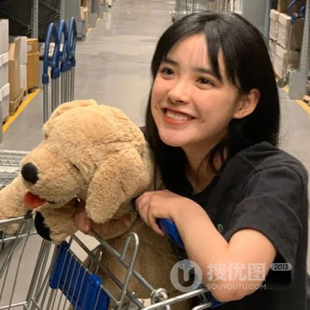 和宠物猫，宠物狗狗一起上镜的可爱女生真人2021网图头像图片