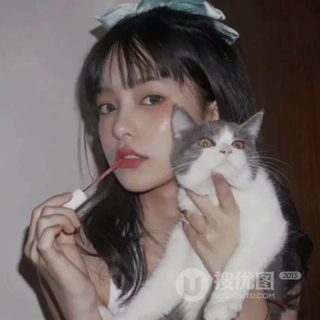 和宠物猫，宠物狗狗一起上镜的可爱女生真人2021网图头像图片