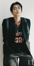 崔然竣帅气杂志图片，男团TXT成员崔然竣清俊少年气质写真照片