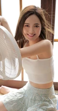 笑起来有甜甜酒窝的气质甜美长发少女肩带背心短裙穿着居家温柔写真美照