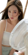 笑起来有甜甜酒窝的气质甜美长发少女肩带背心短裙穿着居家温柔写真美照