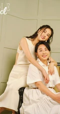 黄圣依染印花裙气质户外写真登杂志图片