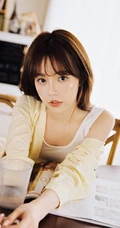 漂亮可人，美丽大方韩系女生小姐姐白背心牛仔短裤居家写真图集