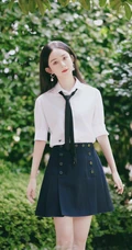 赵丽颖学院风穿搭现身户外朝气感十足青春美照