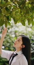 赵丽颖学院风穿搭现身户外朝气感十足青春美照