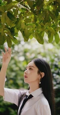 赵丽颖学院风穿搭现身户外朝气感十足青春美照