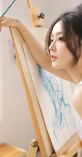 脸蛋清纯，身段完美的精选细腰女生紧身白背心长裤画室画画写真美照