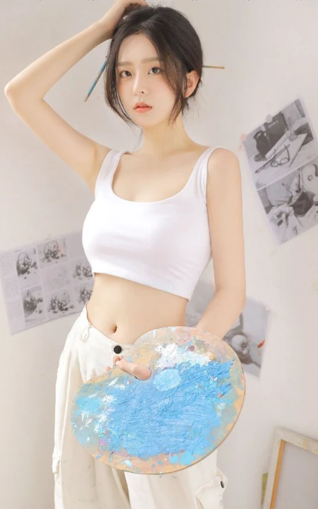 脸蛋清纯，身段完美的精选细腰女生紧身白背心长裤画室画画写真美照