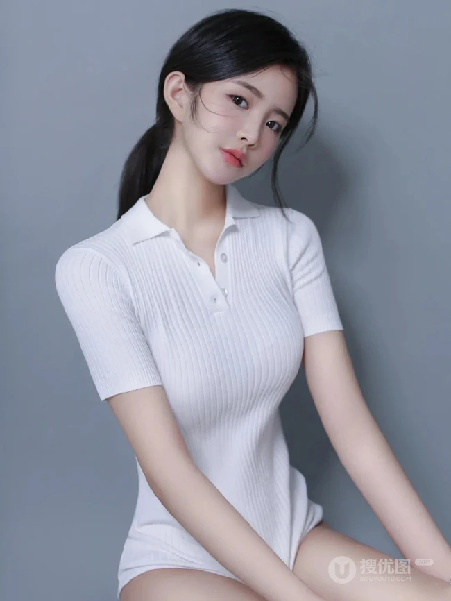 清甜系黑直长发少女紧身白色连体衣温柔腼腆写真图片