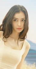 Angelababy身着麦色连衣裙在麦田中清新清新写真花絮美照
