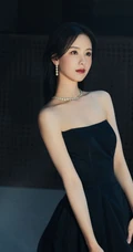 陈都灵身着礼裙黑衣连衣裙宛如黑天鹅般清冷美丽写真图片