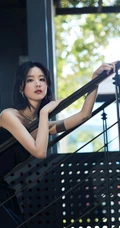 陈都灵身着礼裙黑衣连衣裙宛如黑天鹅般清冷美丽写真图片
