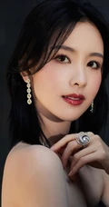 陈都灵身着礼裙黑衣连衣裙宛如黑天鹅般清冷美丽写真图片