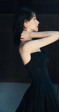 陈都灵身着礼裙黑衣连衣裙宛如黑天鹅般清冷美丽写真图片
