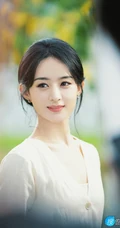 赵丽颖清新朴素白衣穿搭，一碗清茶，一张小椅，温婉清丽写真图片