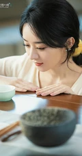 赵丽颖清新朴素白衣穿搭，一碗清茶，一张小椅，温婉清丽写真图片
