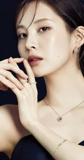 徐贤多变风格穿搭展现代时尚女性气质个性写真杂志图片