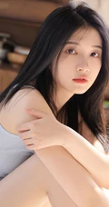 在家抱着枕头也能度过愉快的一天，肩带背心短裤气质女生悠闲居家图集
