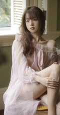 睡衣女孩，骨感美背居家少女气质轻纱睡裙穿着一个人孤单感十足写真照
