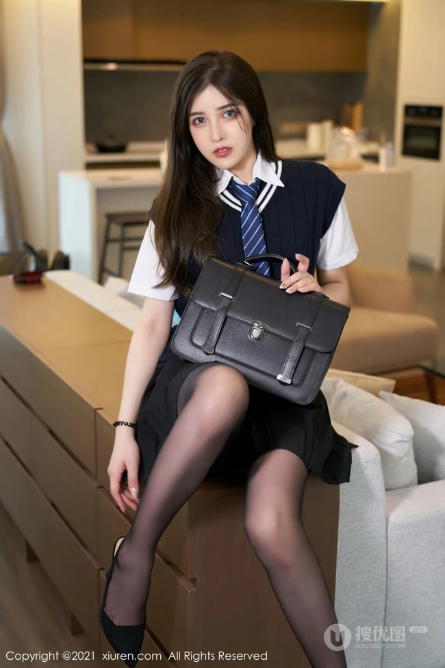 气质大长腿高挑女生韩静安学院风制服短裙深袜袜穿搭又纯又欲写真图集