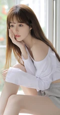 清甜系天花板漂亮女生小姐姐白衫短裤穿搭居家室内显动人锁骨线条感图片