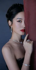杨采钰优雅气质黑色轻纱礼裙裙穿着个人写真美照