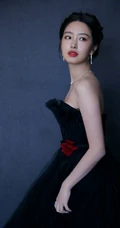 杨采钰优雅气质黑色轻纱礼裙裙穿着个人写真美照