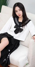 女生小姐姐茯苓白底黑领制服短裙穿搭日系满满居家可人写真图片