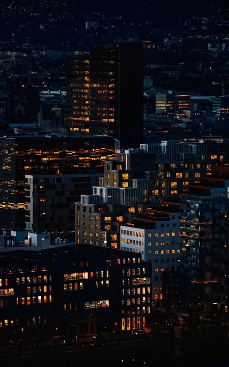万家灯火灿烂的城市夜景，以及标建筑物唯美高清手机壁纸图片