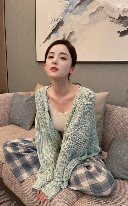 娜扎惬意居家休闲装穿搭可爱自拍生活照图片