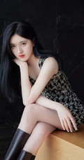 赵露思轻熟少女风造型穿搭坐姿优雅气质写真图片