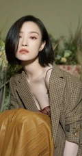 倪妮气质时尚小西服裙装穿着参观某展馆活动写真露沟照片