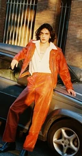 欧美长卷发帅哥模特写真生活照图片