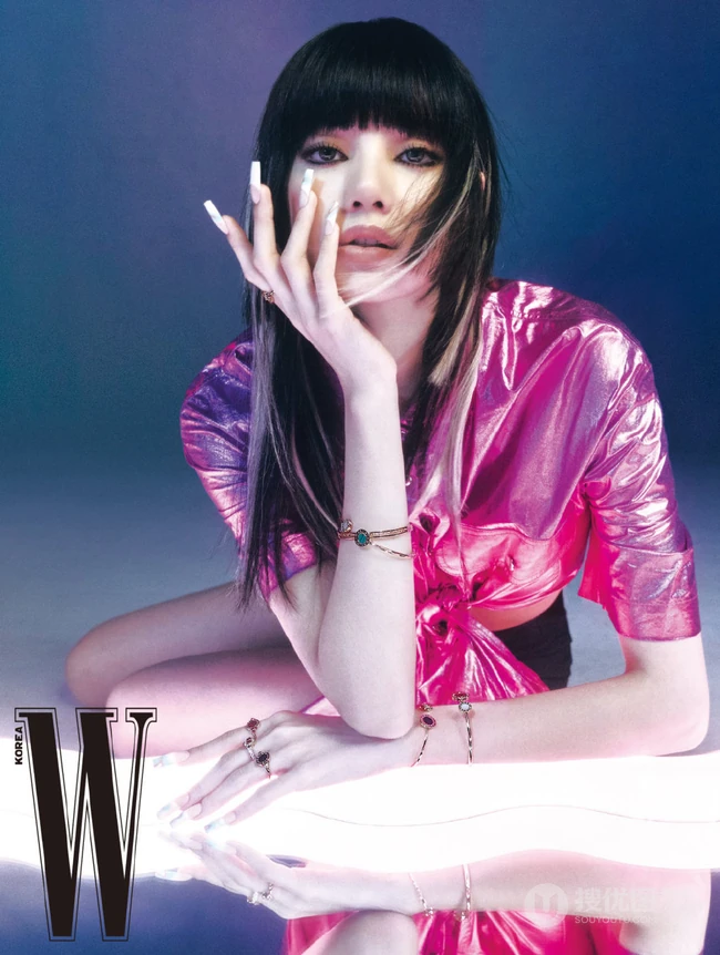 LISA时尚酷飒穿搭登某杂志八月刊气质图片