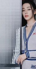 迪丽热巴休闲蓝白条纹针织套装穿搭慵懒惬意居家写真图片