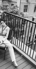 迪丽热巴休闲蓝白条纹针织套装穿搭慵懒惬意居家写真图片