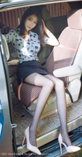 动人心扉的气质时尚女生玥儿玥er空姐制服装短裙深袜袜街拍车拍写真美照