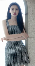 孙怡气质时尚连衣裙搭配漆皮长靴辣妹风格写真照片