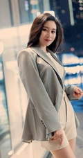 气质漂亮且有气质的女生轻熟Vanessa休闲西服短裤袜装高跟街拍写真套图