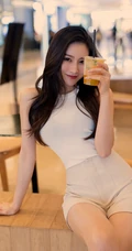 气质漂亮且有气质的女生轻熟Vanessa休闲西服短裤袜装高跟街拍写真套图