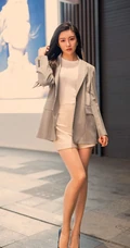 气质漂亮且有气质的女生轻熟Vanessa休闲西服短裤袜装高跟街拍写真套图