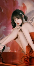 程潇气质玫瑰红露背短裙着身气质写真图片