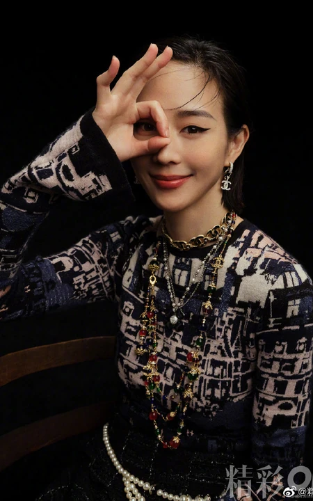 张钧甯眼神有故事般超投入复古时尚写真登杂志图片